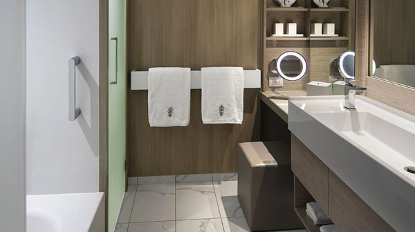 Celebrity Cruises Celebrity Apex Magic Carpet2.png